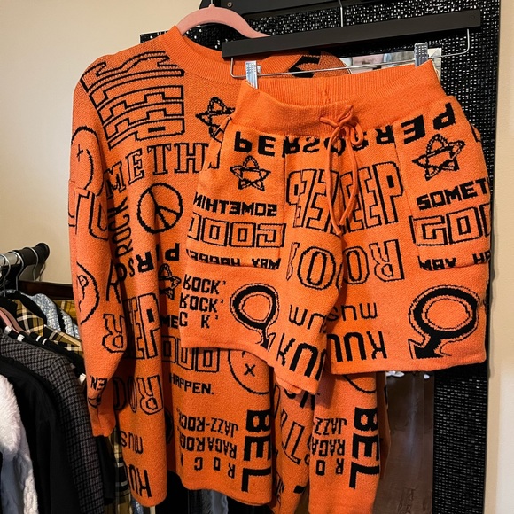 Orange Graphic Knit Set (Sweater and Shorts) - Picture 2 of 4